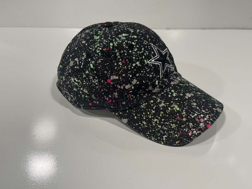 New Era Women’s Dallas Cowboys Crucial Catch Paint Splatter 39THIRTY Flex Hat